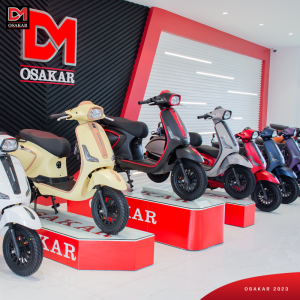 Các mẫu xe máy điện dáng Vespa đến từ thương hiệu OSAKAR có giá thành dao động từ 14 - 22 triệu đồng