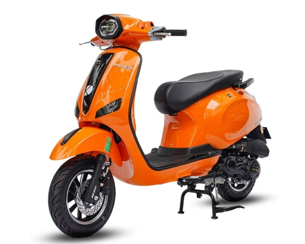 DK Roma SX thực sự là một "chiến mã" đáng gờm với động cơ thế hệ mới siêu xịn. 1 lít xăng có thể đi được đến 60km.