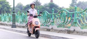 Giải đáp: Xe máy điện không gương có bị phạt không?