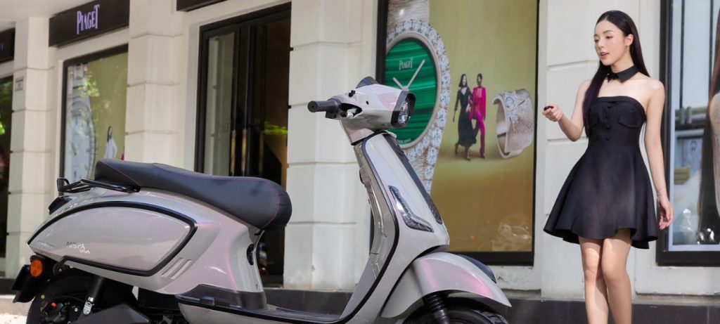 3 Xe máy điện dáng Vespa màu hồng nổi bật từ OSAKAR