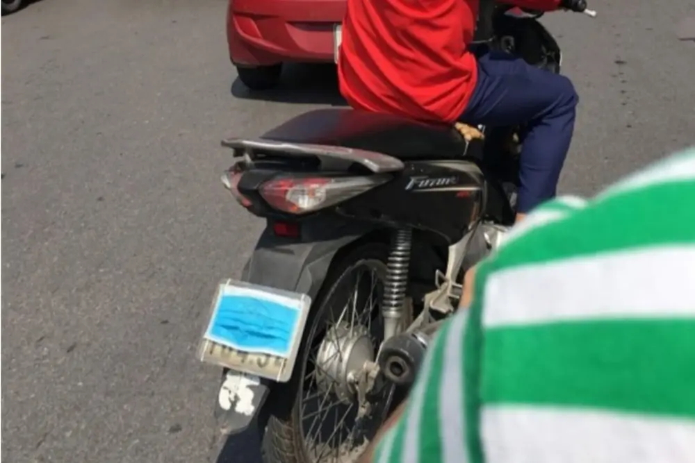 Chủ phương tiện phải giữ biển số luôn rõ ràng, không bị che khuất để tránh bị xử phạt theo quy định hiện hành