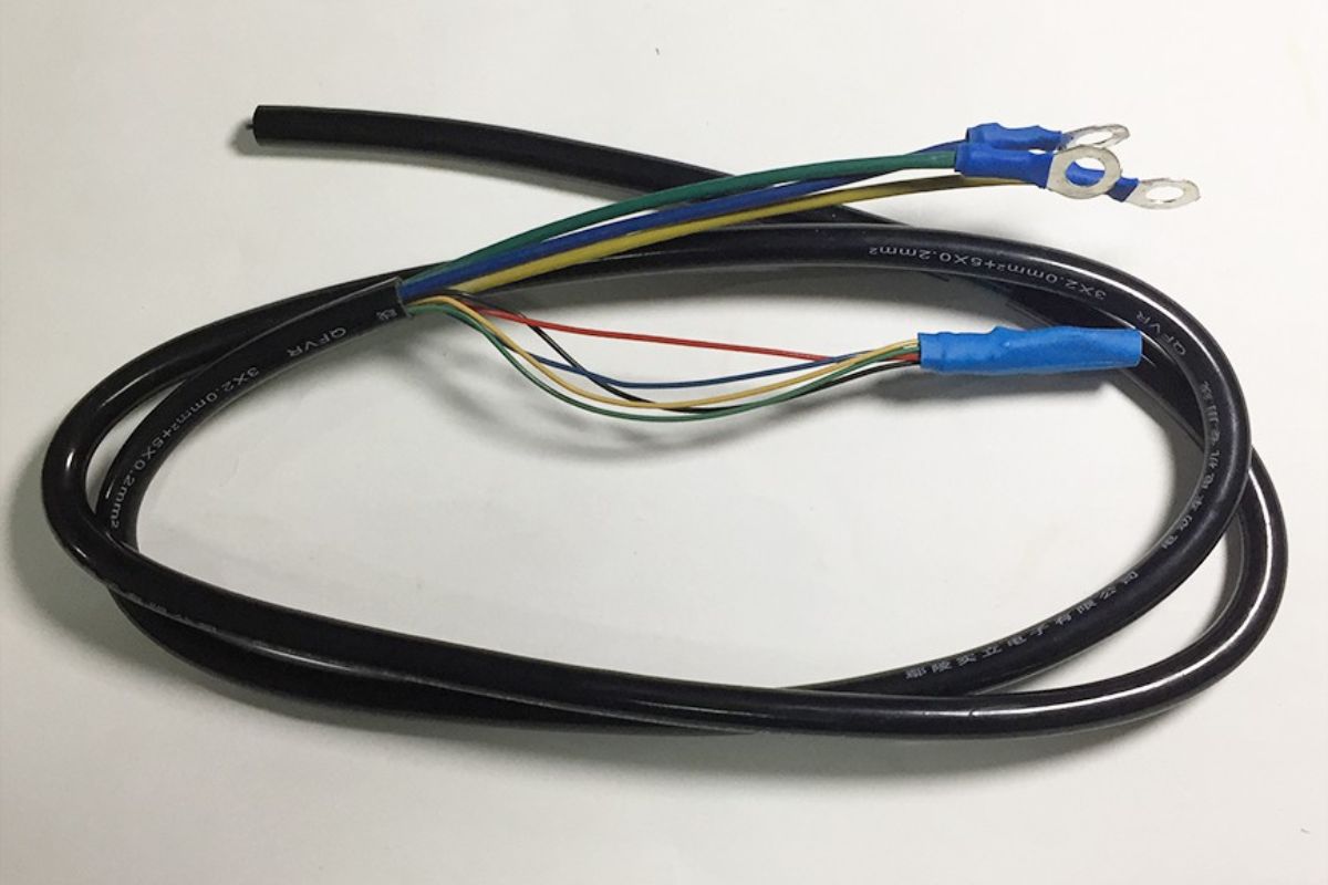 Giá dây động cơ thường dao động từ 150.000 - 500.000 VNĐ, tùy thuộc vào công suất và chất lượng vật liệu