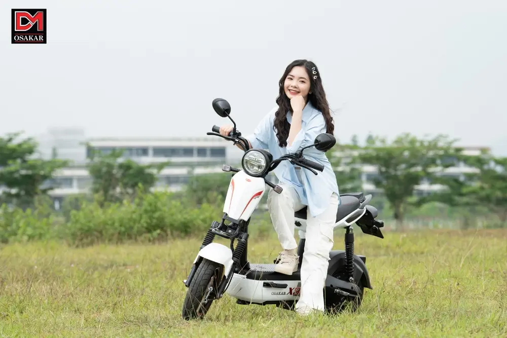 Điểm cộng lớn của X8 là lốp không săm chống trượt, cùng tiêu chuẩn chống nước IP67, giúp xe luôn ổn định kể cả khi trời mưa