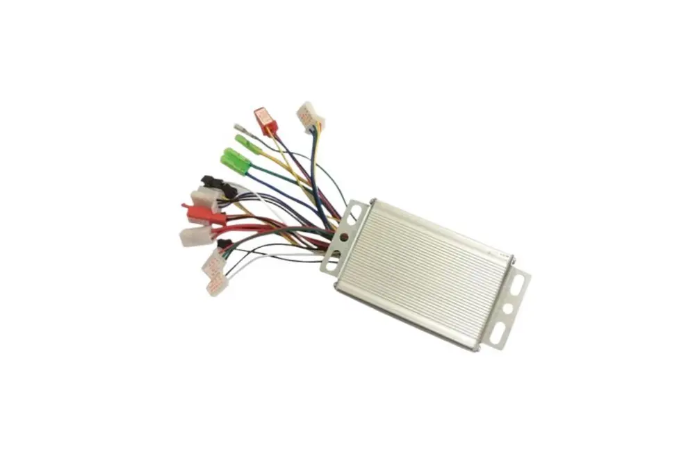 IC điều khiển, khởi động và vận hành mọi chức năng của xe máy điện