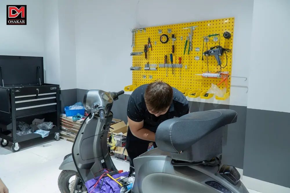 Khi cần thay phụ tùng xe tay ga 50cc, bạn nên ưu tiên đại lý có liên kết với đơn vị sản xuất chính hãng để đảm bảo dễ dàng đặt đúng linh kiện