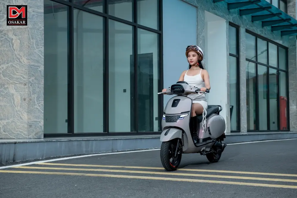 Lái xe an toàn trong mưa là cách bảo vệ bản thân và xe máy điện của bạn