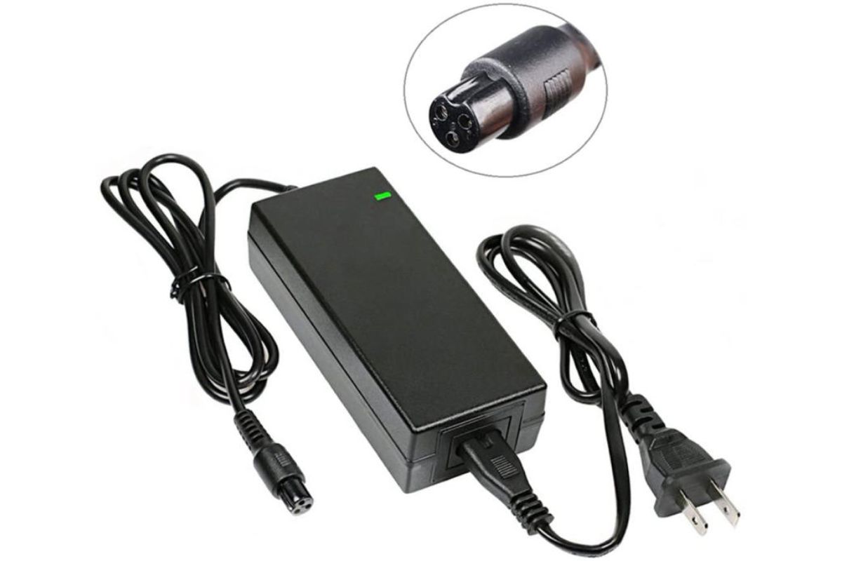 Đèn xanh liên tục là khi bộ sạc không nhận diện được pin xe điện