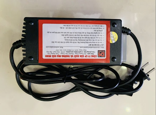 Làm sao để biết xe máy điện đã sạc đầy