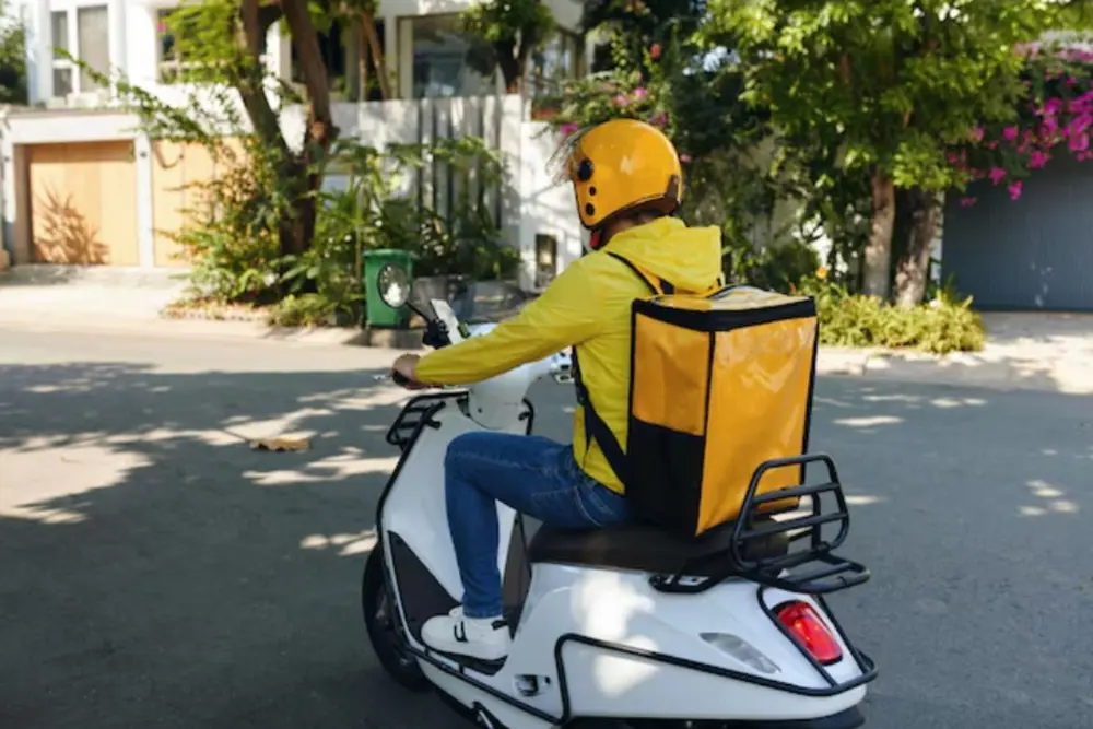 Xe máy điện thường có khả năng tải trọng từ 90 - 150 kg cả người lái và hàng hóa