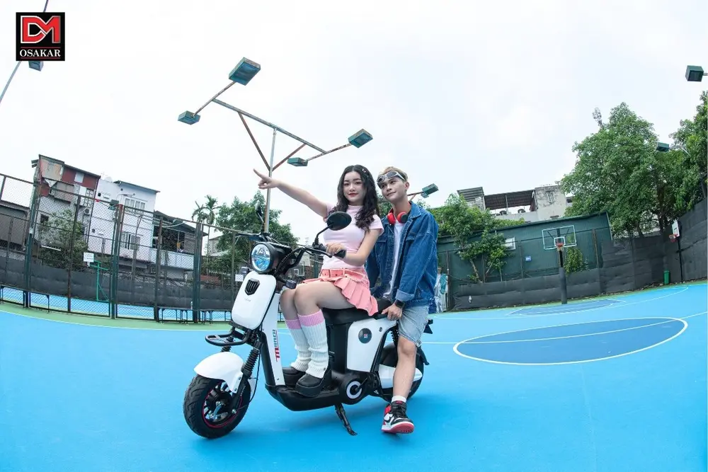 Người điều khiển xe nên giữ tốc độ đều và hạn chế phanh gấp khi xuống dốc để tránh mất lái, đồng thời đảm bảo hành trình diễn ra an toàn hơn