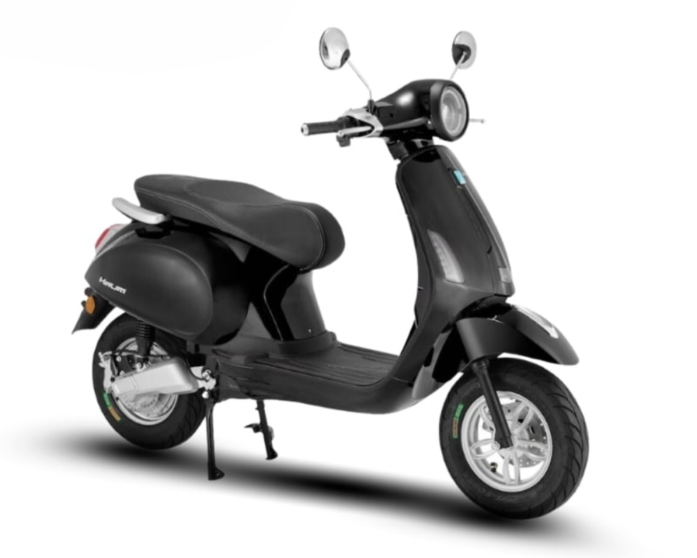 Xe máy điện Halim SV nổi bật với thiết kế cổ điển tinh tế, đặc biệt là phiên bản màu đen sang trọng tạo nên vẻ đẹp thanh lịch và cuốn hút