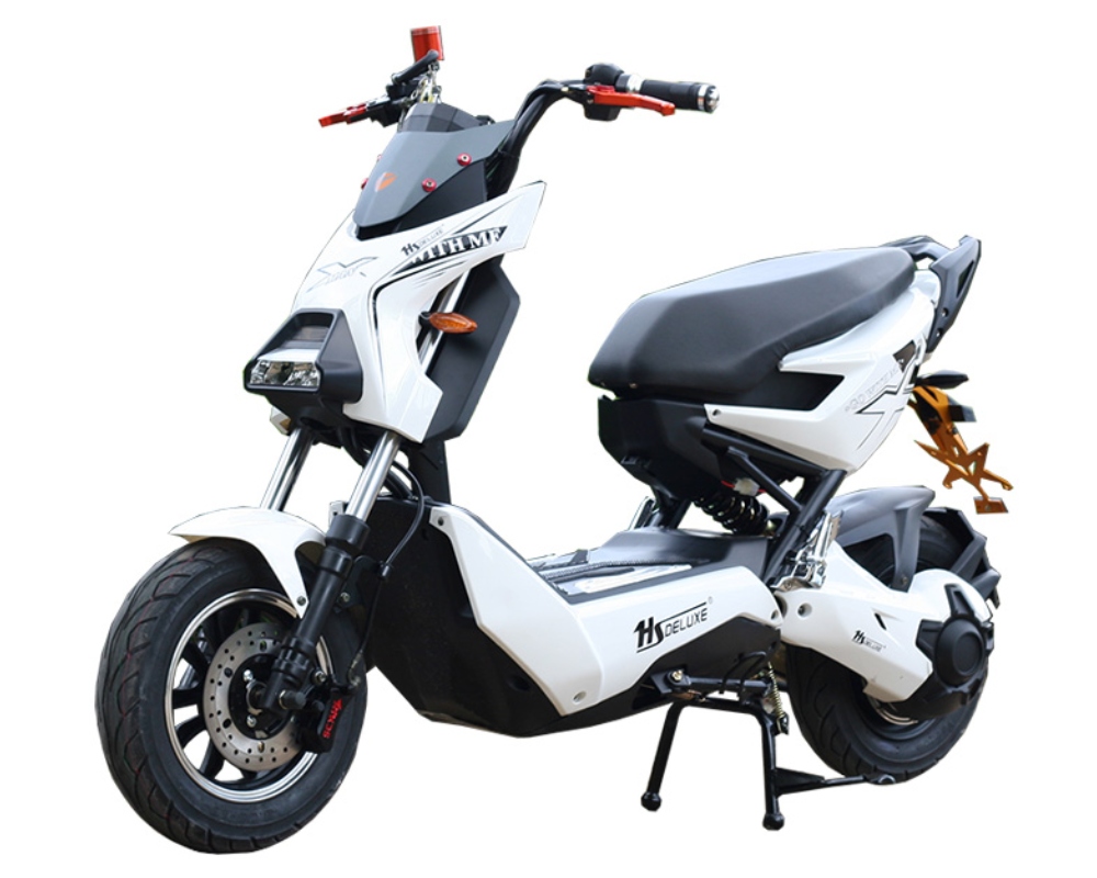 Xe máy điện Xman Yadea 5 của thương hiệu Yadea là mẫu xe được thiết kế với phong cách khỏe khoắn, mạnh mẽ cùng các tính năng thông minh hiện đại