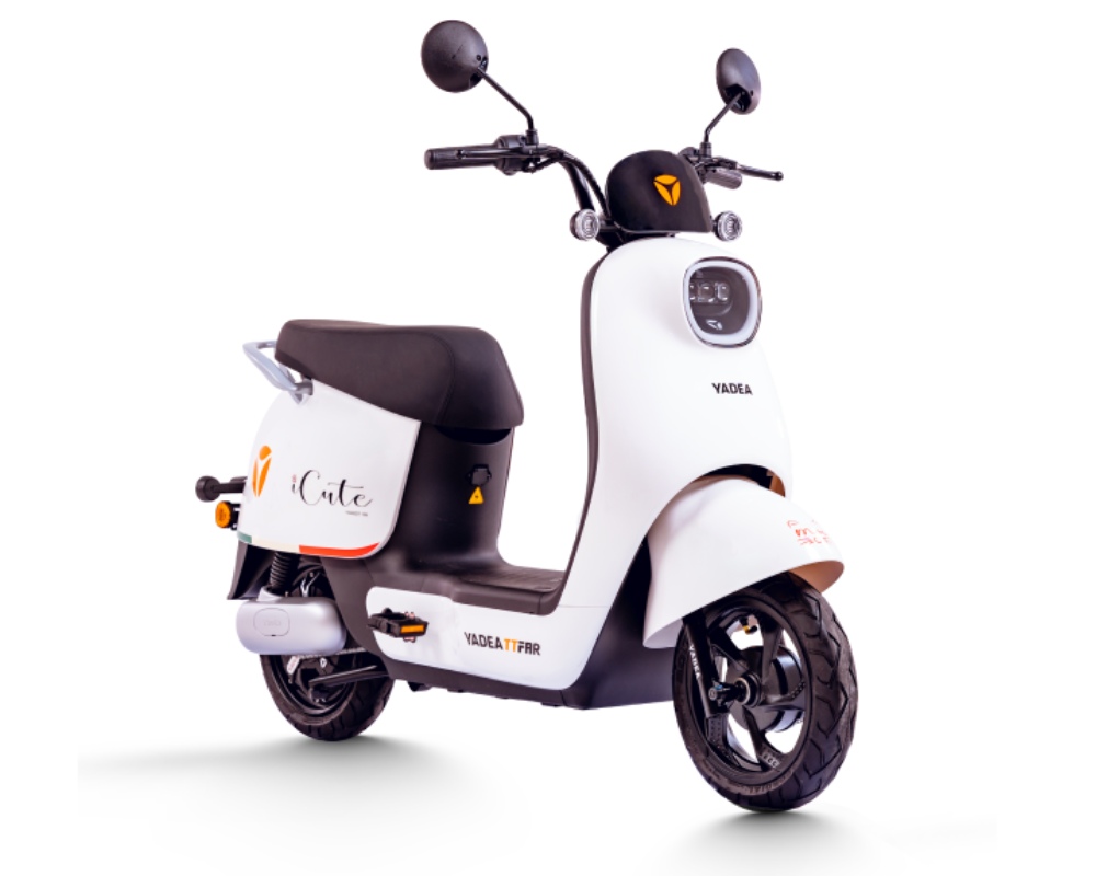 Mẫu xe máy điện Yadea I-Cute trắng thu hút với phong cách trẻ trung, năng động, thiết kế gọn nhẹ phù hợp hoàn hảo cho học sinh, sinh viên