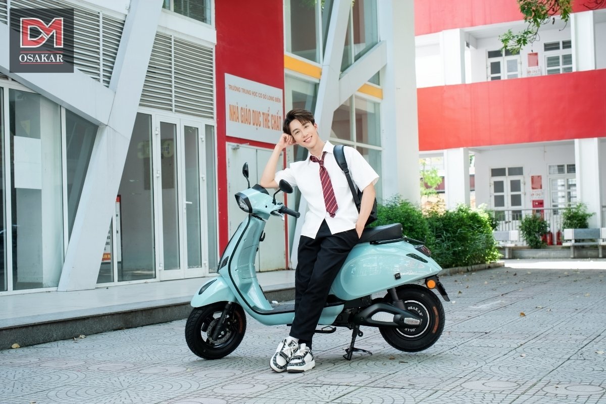 NISPA VERA X với màu xanh ngọc mát mắt độc đáo, mang đến điểm nhấn phong cách cho Bảo Bình mỗi khi đến trường