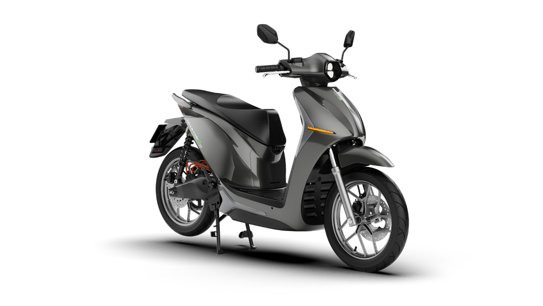 Dat Bike Quantum S1 định hình lại giới hạn khoảng cách của xe điện với kiểu dáng scooter bệ vệ và khối pin "quái vật" 6.4 kWh.
