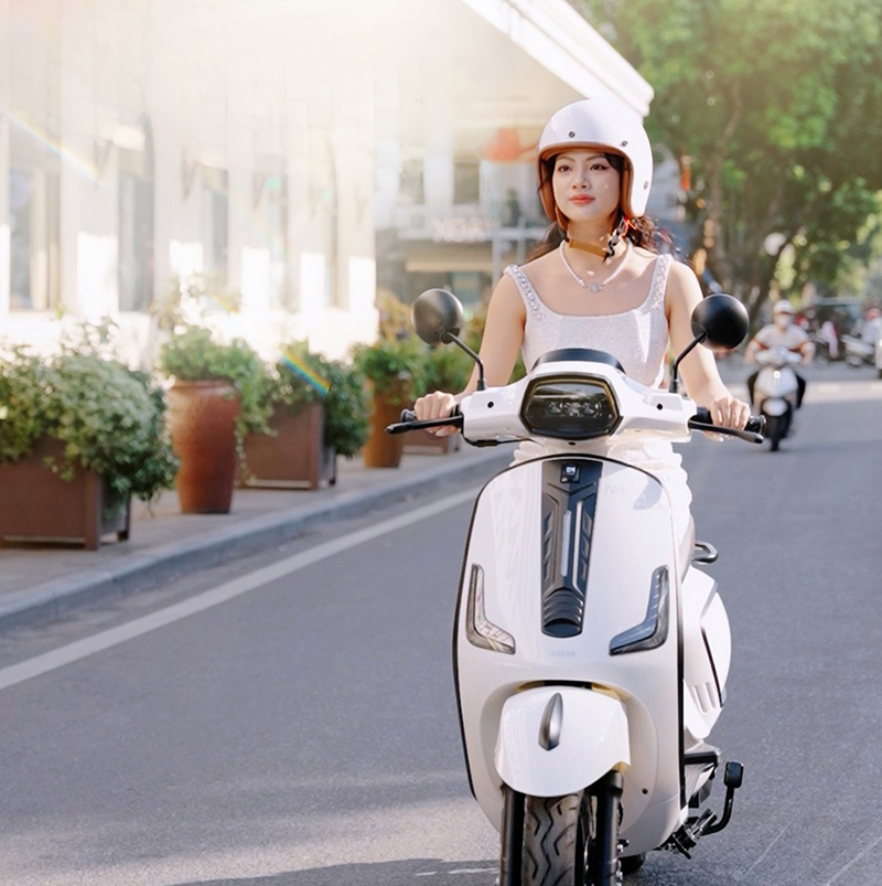 Xe 50cc xăng là sự kết hợp hoàn hảo giữa tính kinh tế, sự tiện dụng và phong cách thời trang cho nhu cầu di chuyển trong đô thị.
