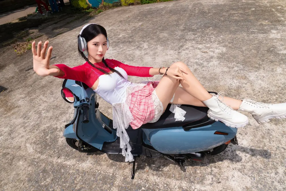 Học sinh đủ 16 tuổi lái xe máy có dung tích xi-lanh dưới 50cc thì không bắt buộc phải có bằng lái xe