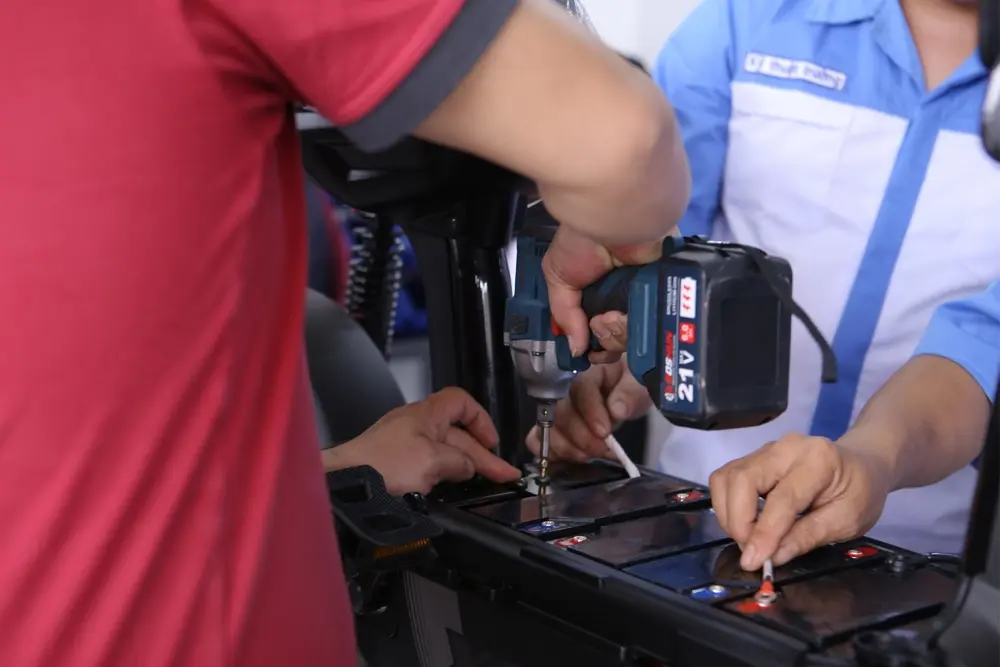 Người điều khiển xe cần thường xuyên kiểm tra các bộ phận thiết yếu và duy trì lịch bảo dưỡng định kỳ để đảm bảo an toàn và nâng cao hiệu quả vận hành trong quá trình sử dụng