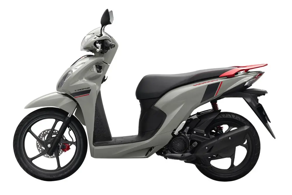 Honda Vision sở hữu thiết kế gọn gàng kết hợp màu sắc độc đáo, đồng thời vận hành ổn định nhờ khối động cơ đạt công suất tối đa 6,59 kW