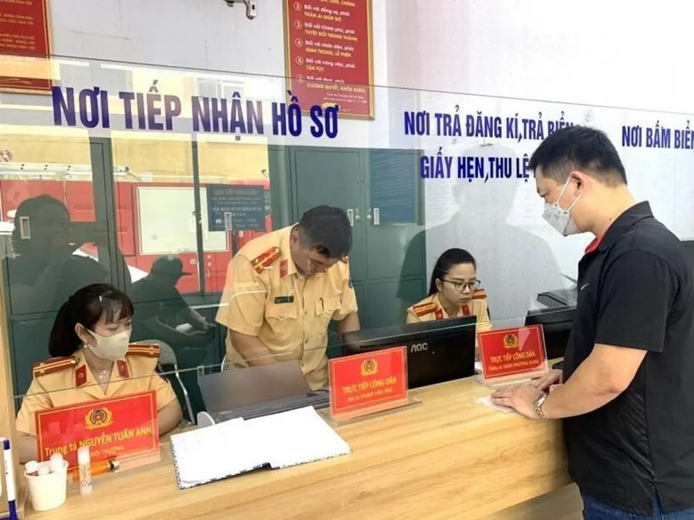 Người từ 18 tuổi trở lên có thể tự đứng tên xe 150cc mà không cần điều kiện gì thêm