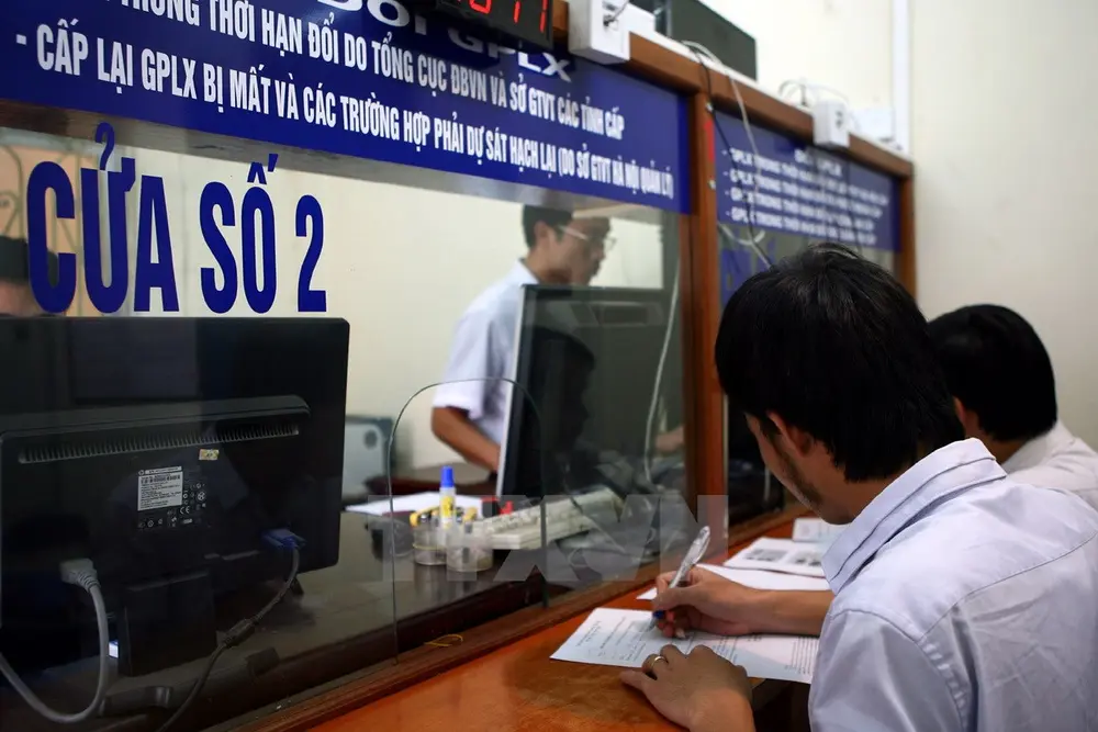 Công dân chuẩn bị đầy đủ giấy tờ sẽ giúp quá trình đăng ký và thi bằng lái diễn ra thuận lợi