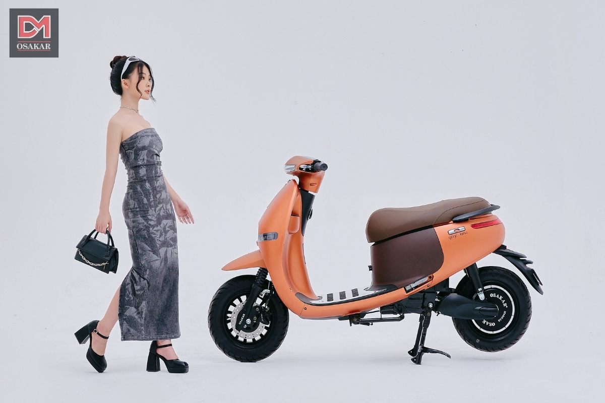 Màu cam - hiện thân ánh lửa bùng cháy chính là màu chủ đạo phản ánh trọn vẹn năng lượng tích cực và sự cuốn hút của Sư Tử