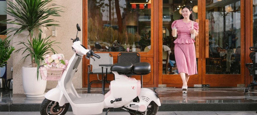 Mẹ bầu nên đi xe xăng hay xe điện