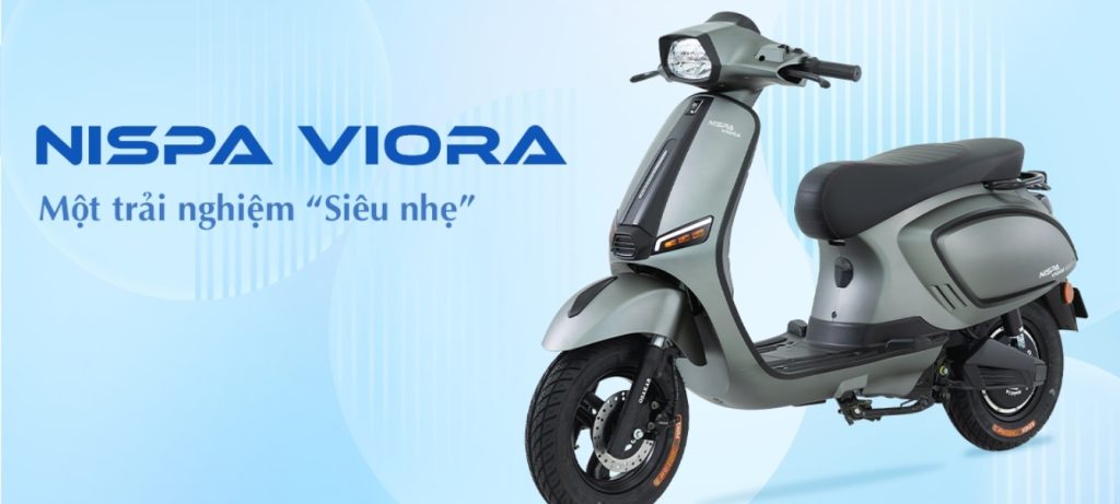 Nên mua xe máy điện hay xe xăng cho bố mẹ