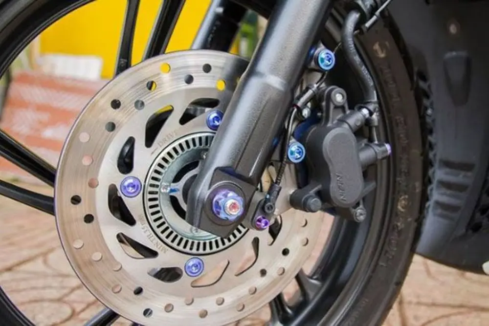 Việc chọn phanh đĩa hay tang trống phụ thuộc vào nhu cầu di chuyển