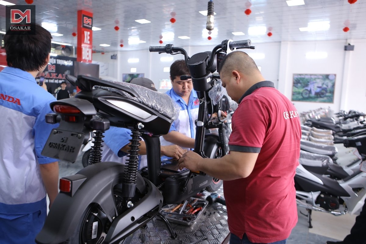 Việc sửa chữa xe điện hầu như sẽ do hãng, đại lý uỷ quyền phụ trách