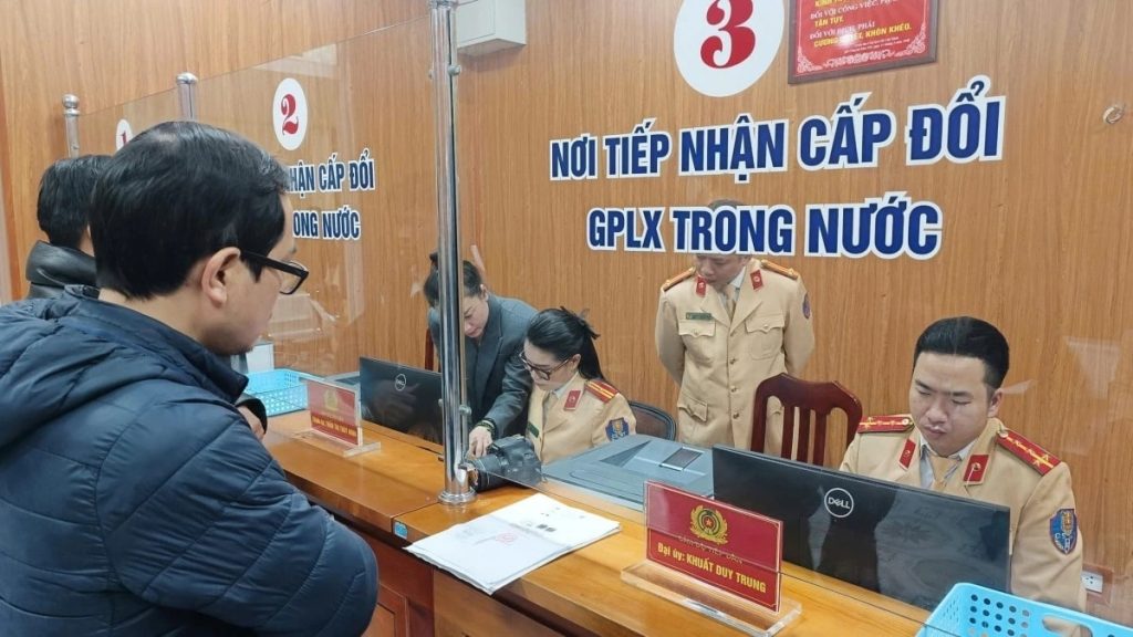 Người lái xe có thể đổi hoặc cấp lại giấy phép trong nhiều trường hợp khác nhau theo quy định của pháp luật