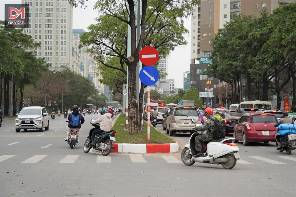 Biển báo cấm đi ngược chiều gồm mấy bộ phận? Đặc điểm, vị trí cắm, hình ảnh biển cấm đi ngược chiều
