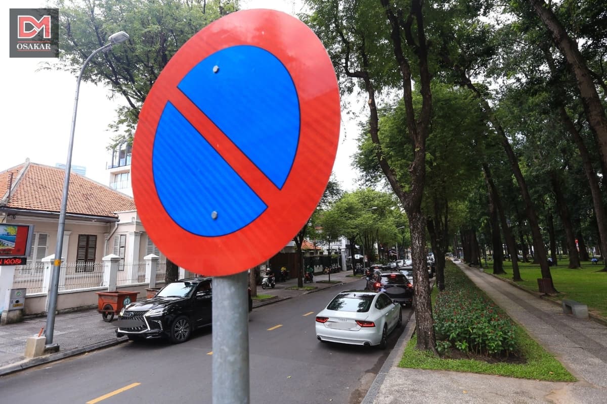 Biển cấm đỗ có được dừng xe không?
