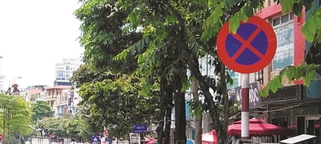 Biển báo cấm dừng xe và cấm đỗ xe: Đặc điểm, chế tài theo nghị định 168