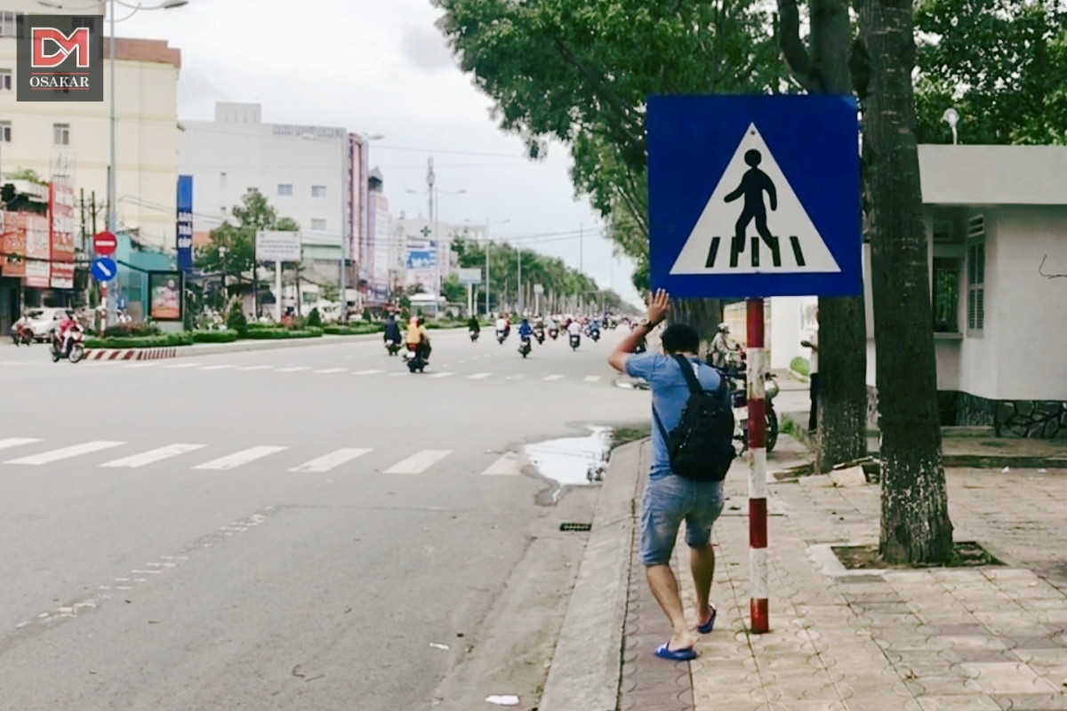 Biển I.423a,b - Nơi người đi bộ sang ngang