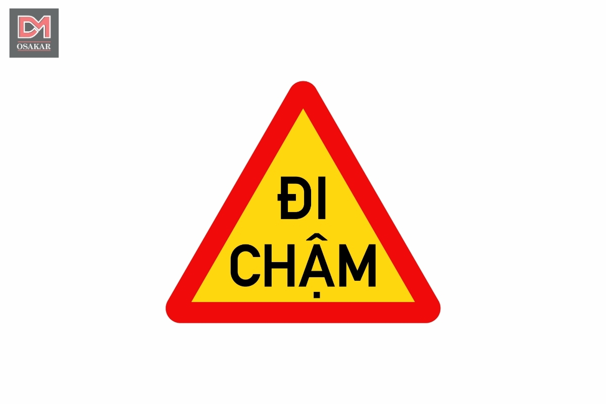 Biển báo đi chậm là gì?