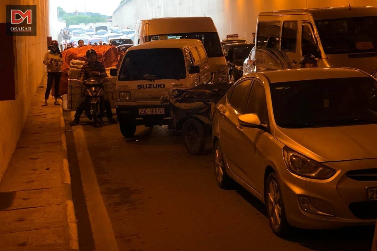 Hành vi không bật đèn xe trong hầm đường bộ