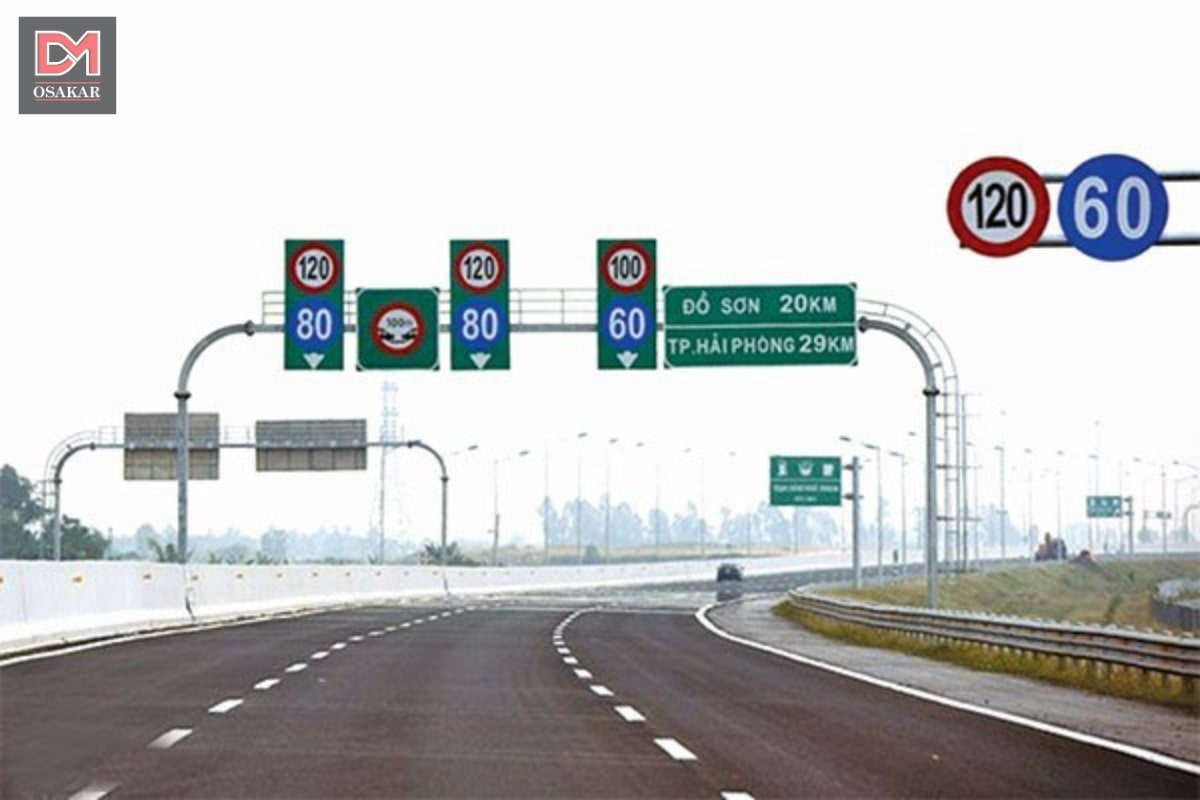 So sánh biển báo tốc độ tối đa và tối thiểu