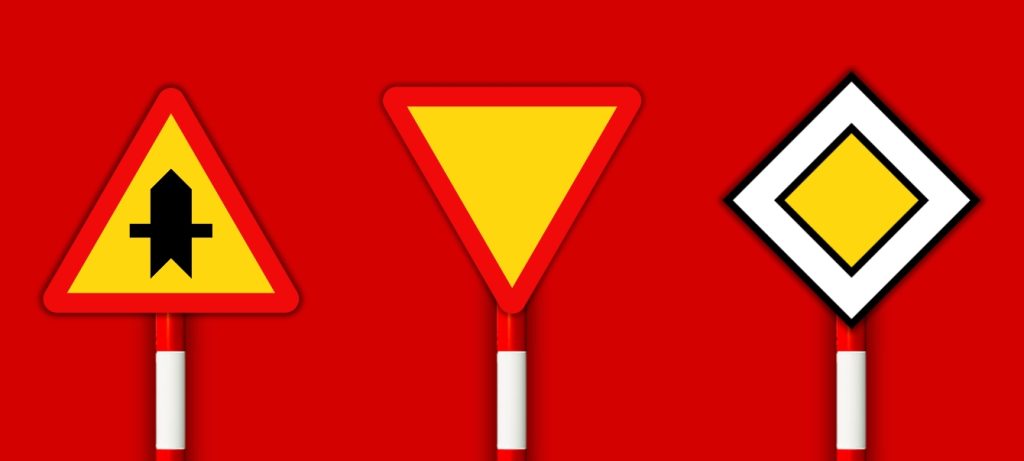 Biển nào báo hiệu giao nhau với đường ưu tiên