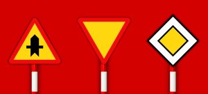 Biển nào báo hiệu giao nhau với đường ưu tiên