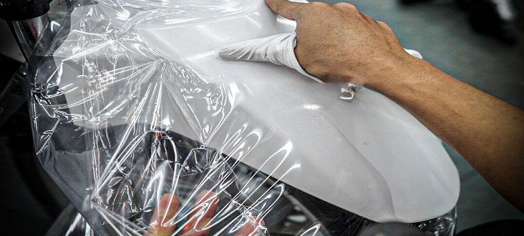 Dán decal đổi màu xe máy có bị phạt không