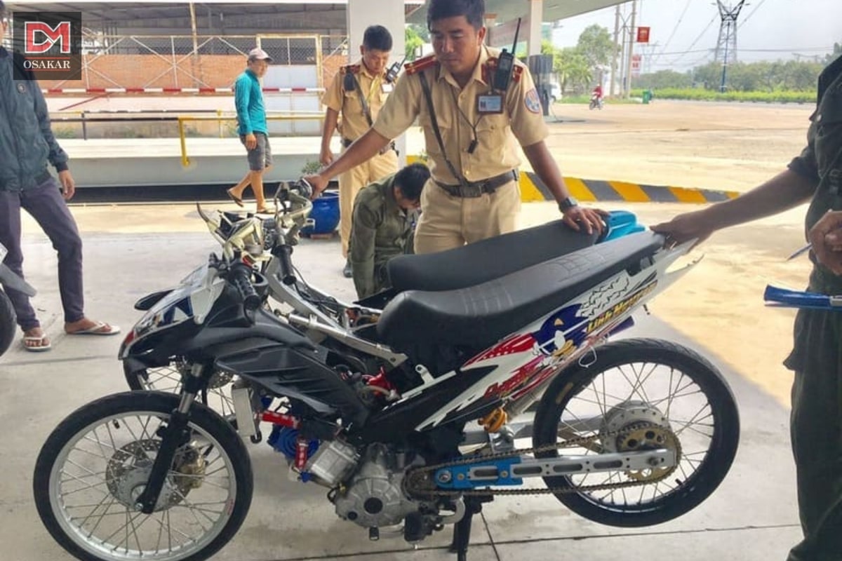 Dán đổi màu xe máy bị phạt bao nhiêu tiền theo nghị định 168 hiện hành