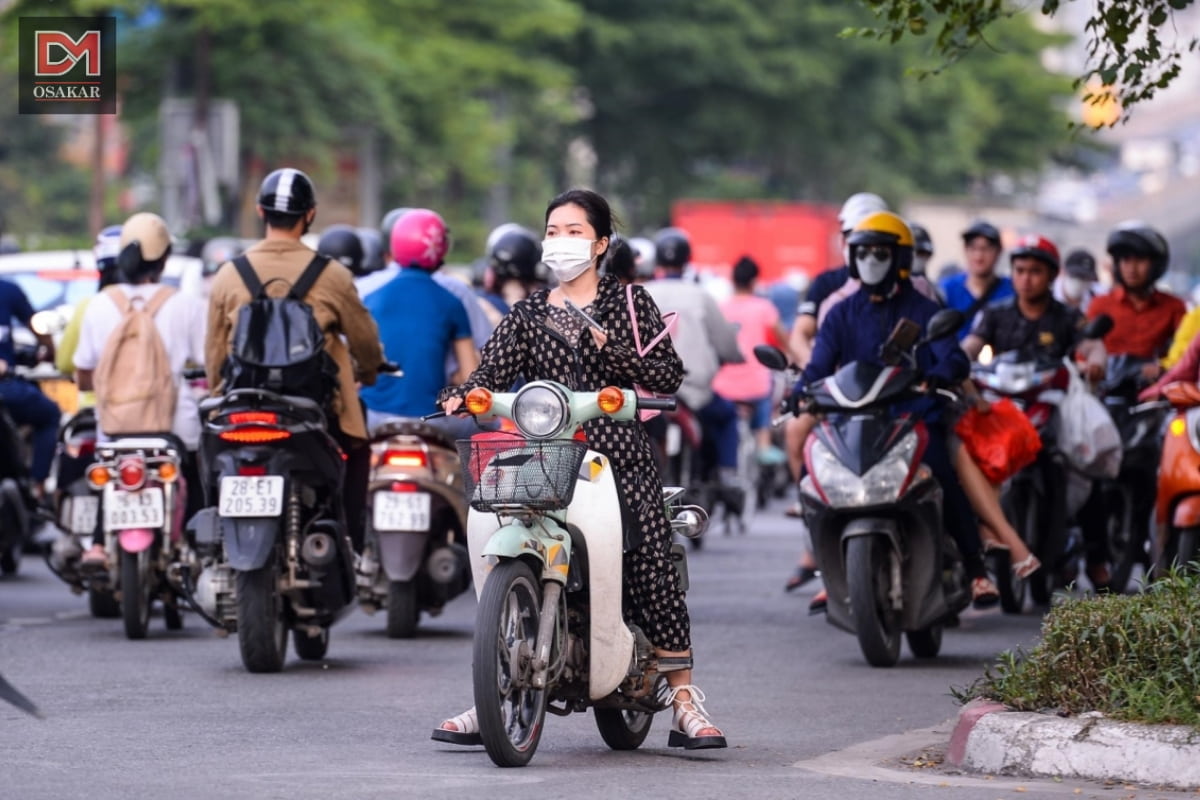 Đi ngược chiều trên đường có biển “Cấm đi ngược chiều”