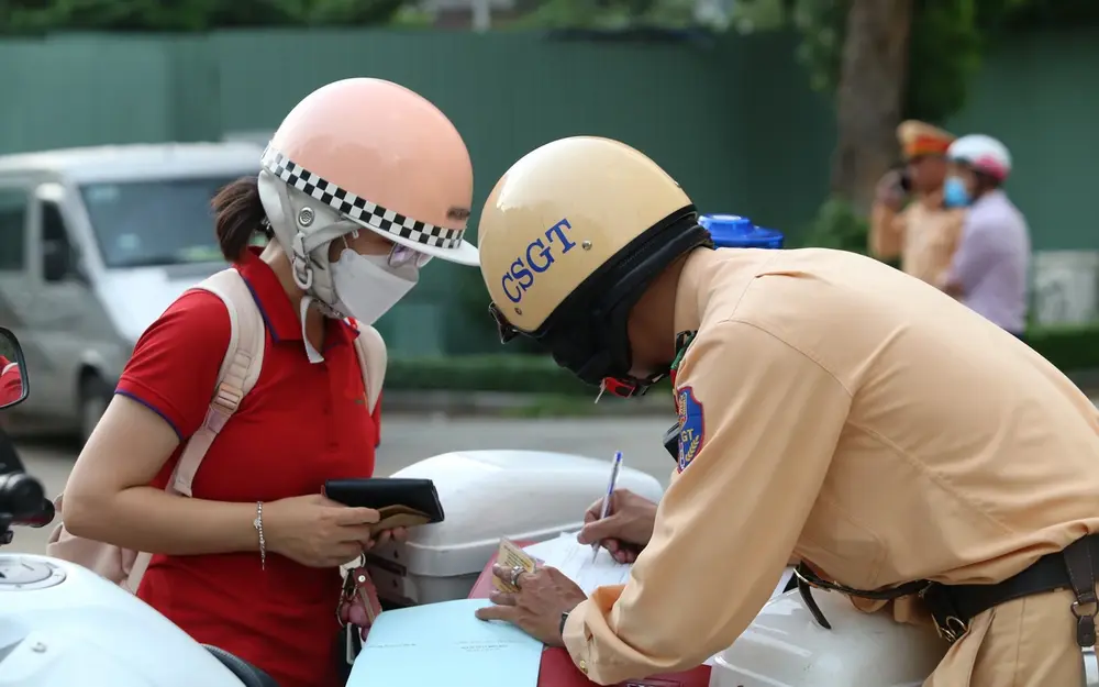 Vi phạm biển cấm xe gắn máy có thể bị phạt tới 14 triệu đồng nếu gây tai nạn giao thông