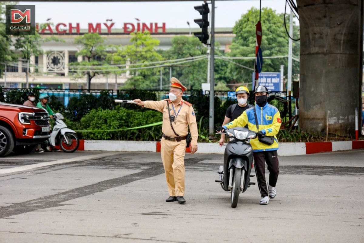 Mức phạt cho hành vi rẽ phải khi đèn đỏ trái phép theo nghị định 168 hiện hành