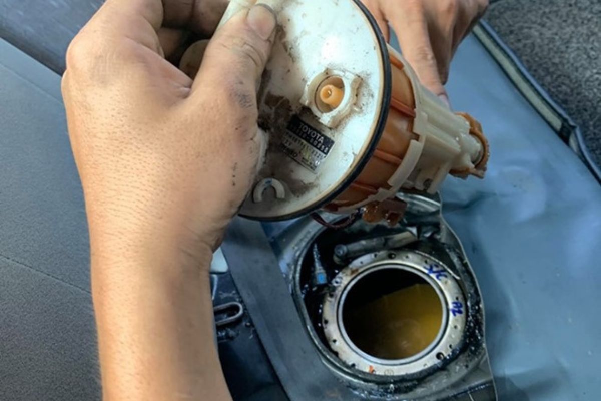 Xe máy đang đi bị hụt ga chết máy: Nguyên nhân & cách khắc phục