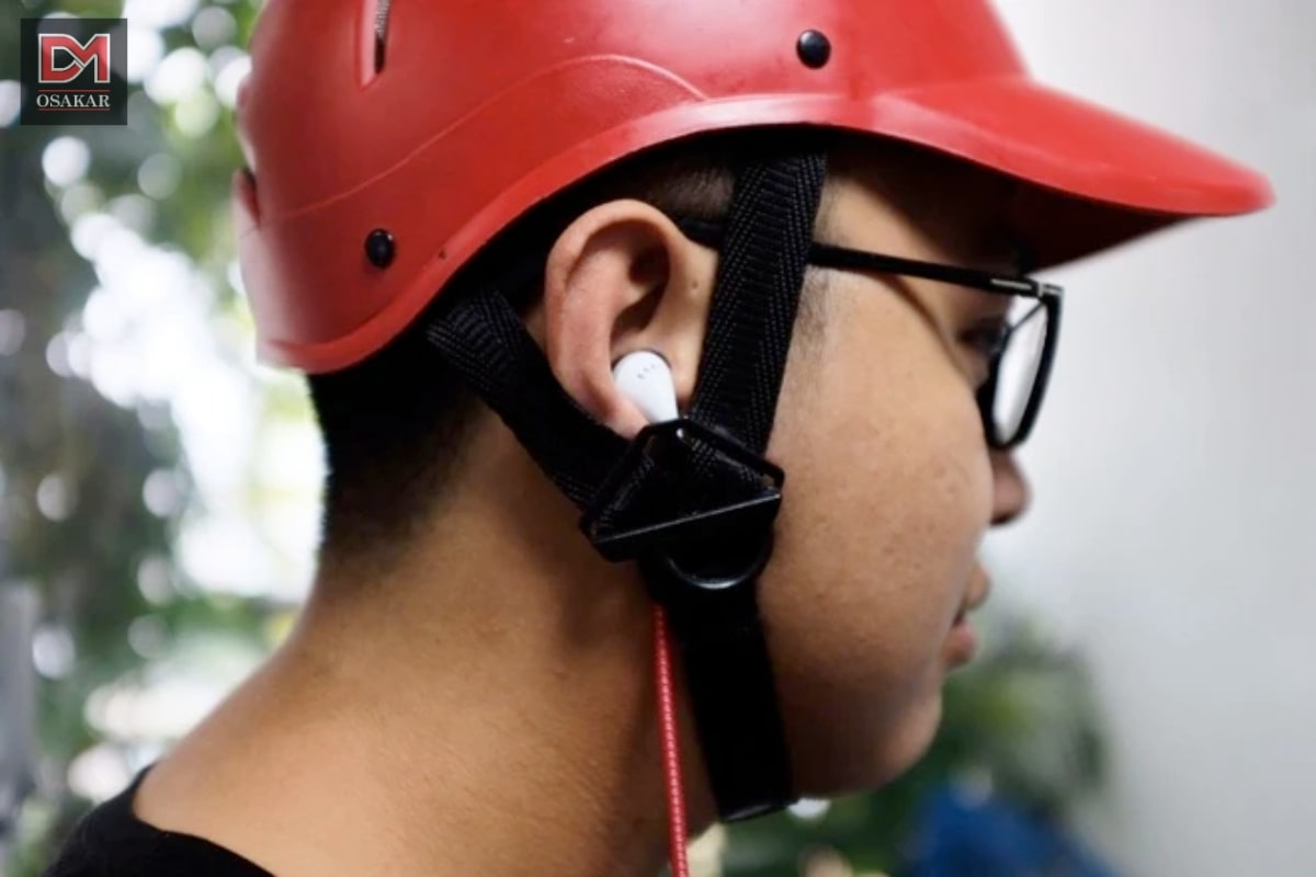 Đeo tai nghe 1 bên có bị phạt không? Đeo tai nghe nhưng không nghe nhạc có bị phạt không?