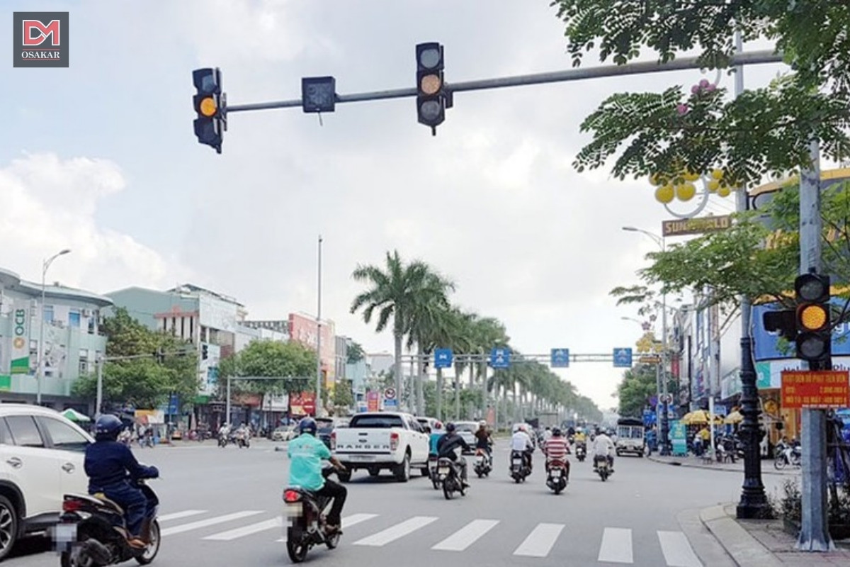 Khi gặp đèn vàng: Khi nào nên dừng, khi nào được đi?