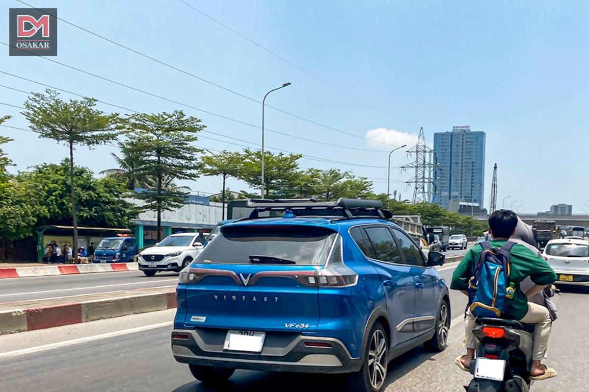 Lỗi đè vạch liền ô tô phạt bao nhiêu tiền