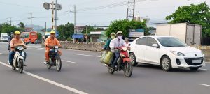 Lỗi lấn vạch phạt bao nhiêu tiền ô tô, xe máy? Giải đáp theo nghị định 168